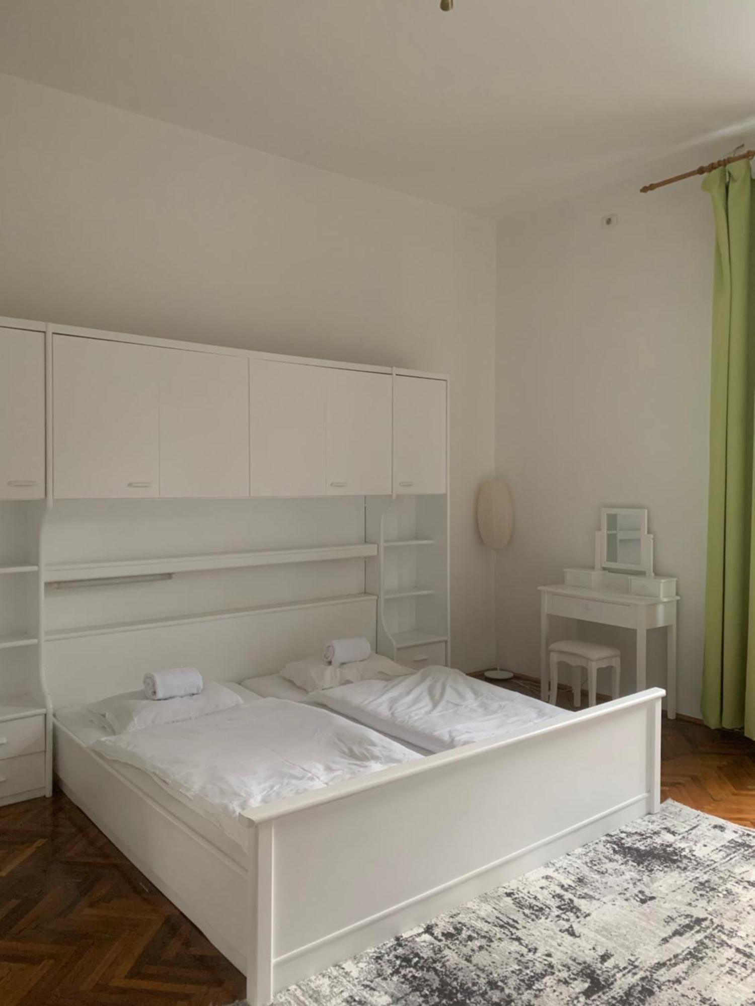 Diana'S Apartment Arad Exteriör bild
